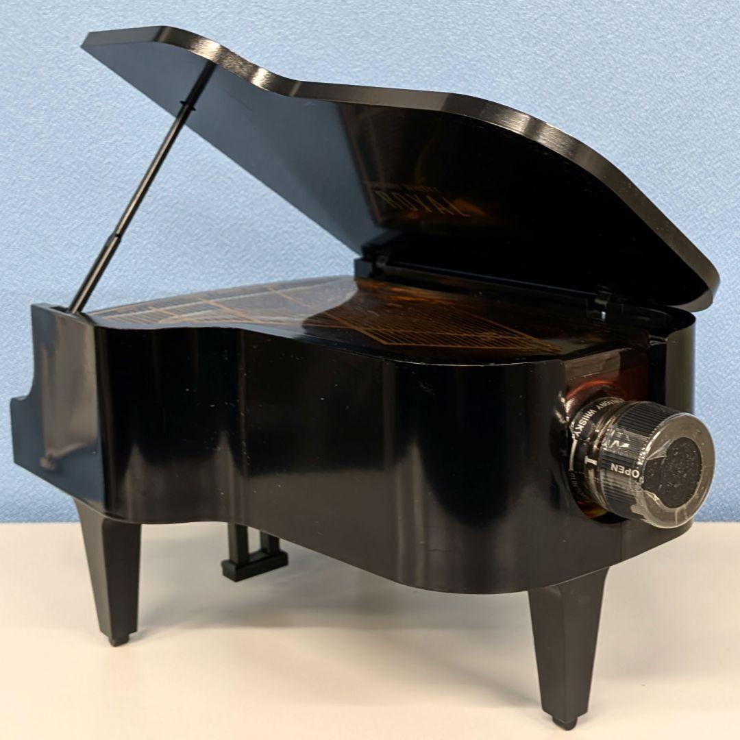 サントリーローヤル　ピアノ型ボトル　特級　従価税率適用　600ml 43％　箱無