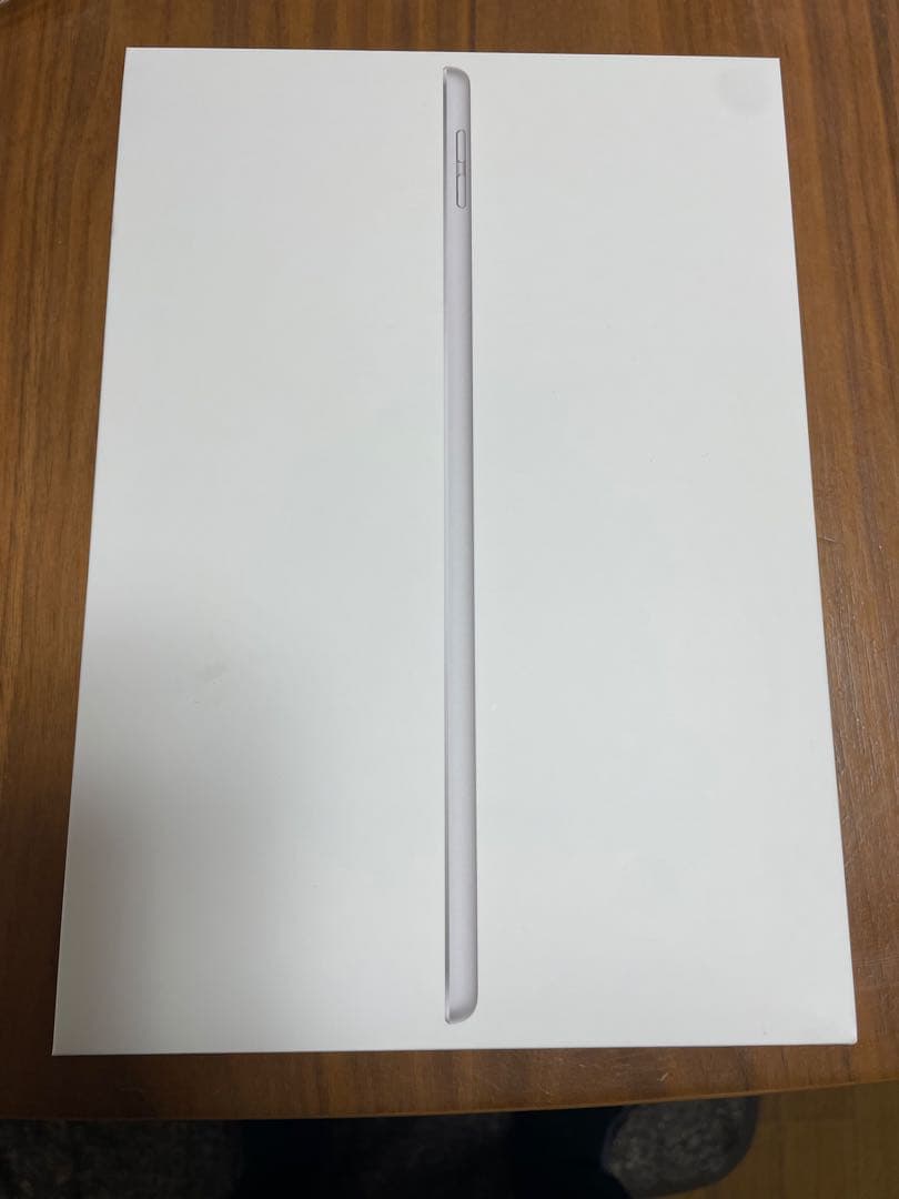 Apple iPad シルバー 薄型　第9世代64GB