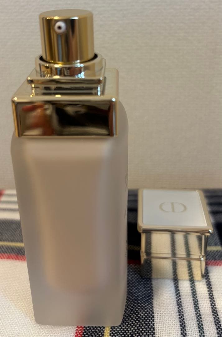 ディオール プレステージホワイトルプロテクターUV ミネラルBB 00