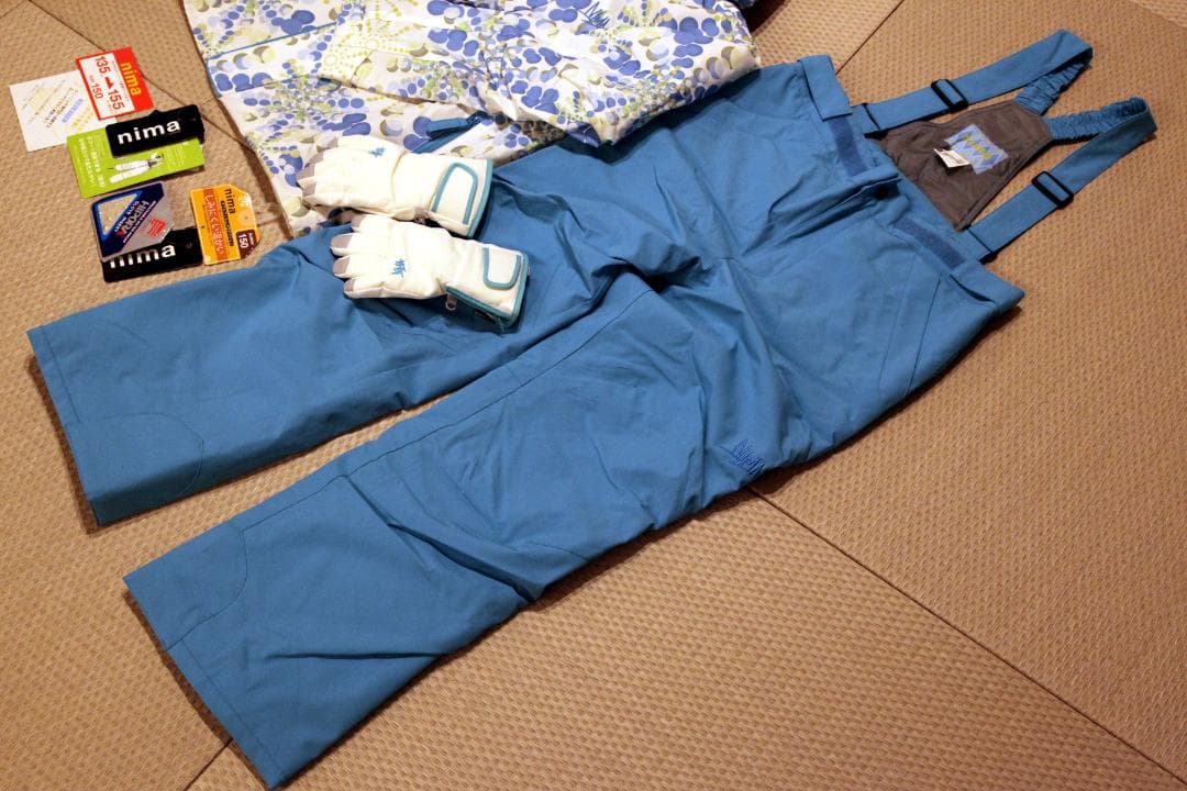 【超美品】nima ジュニアスキーウェア／150／グローブ付