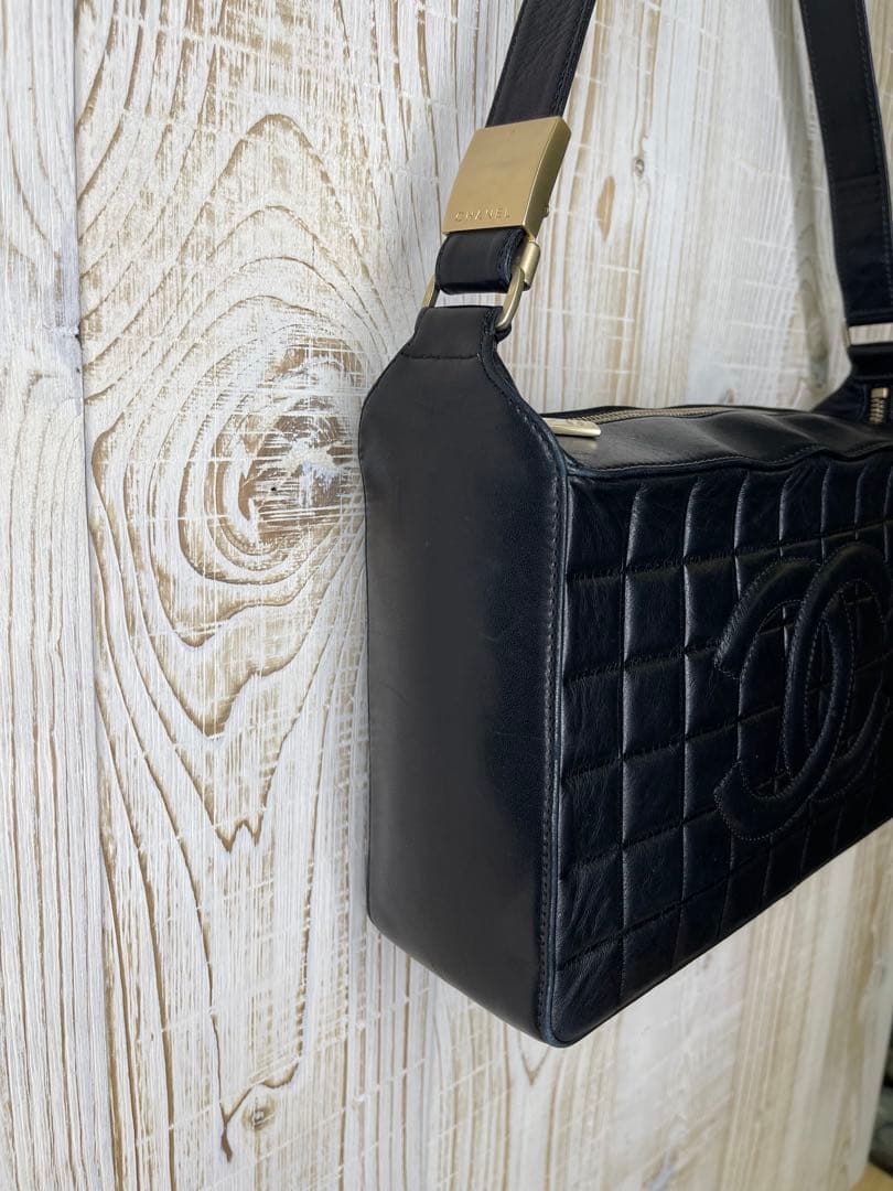 CHANEL 黒 レザー ショルダーバッグ キルティング