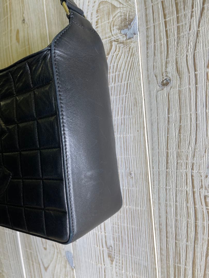 CHANEL 黒 レザー ショルダーバッグ キルティング