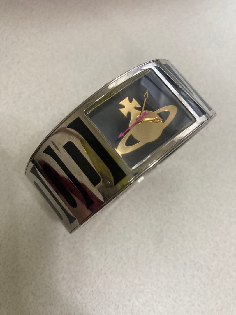 Vivienne Westwood バングルウォッチ