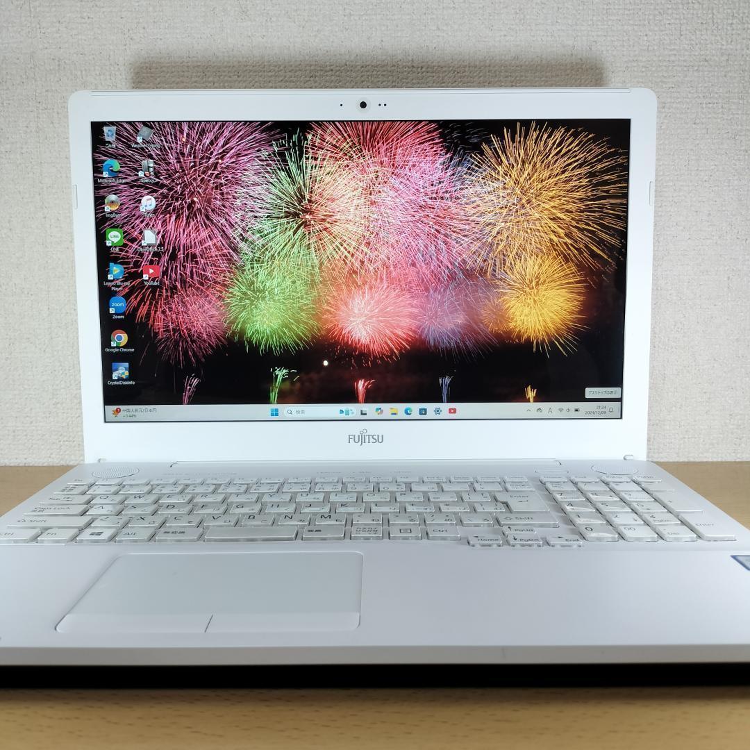 ノートPC i7 メモリ16GB Windows11 SSD 富士通 DVD 白
