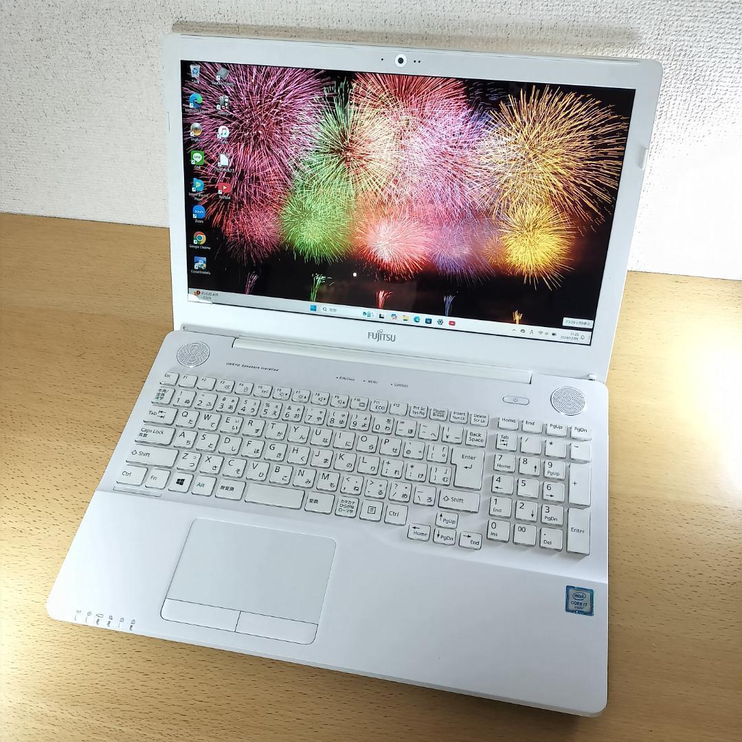 ノートPC i7 メモリ16GB Windows11 SSD 富士通 DVD 白