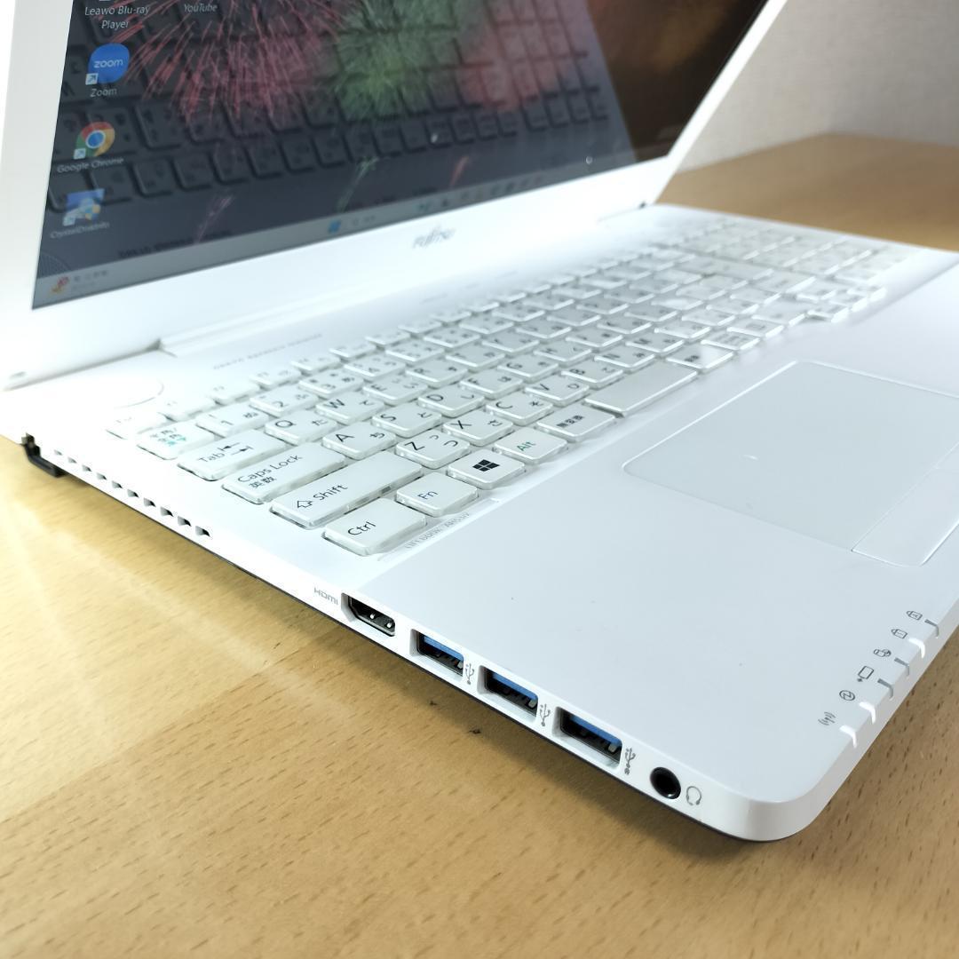 ノートPC i7 メモリ16GB Windows11 SSD 富士通 DVD 白