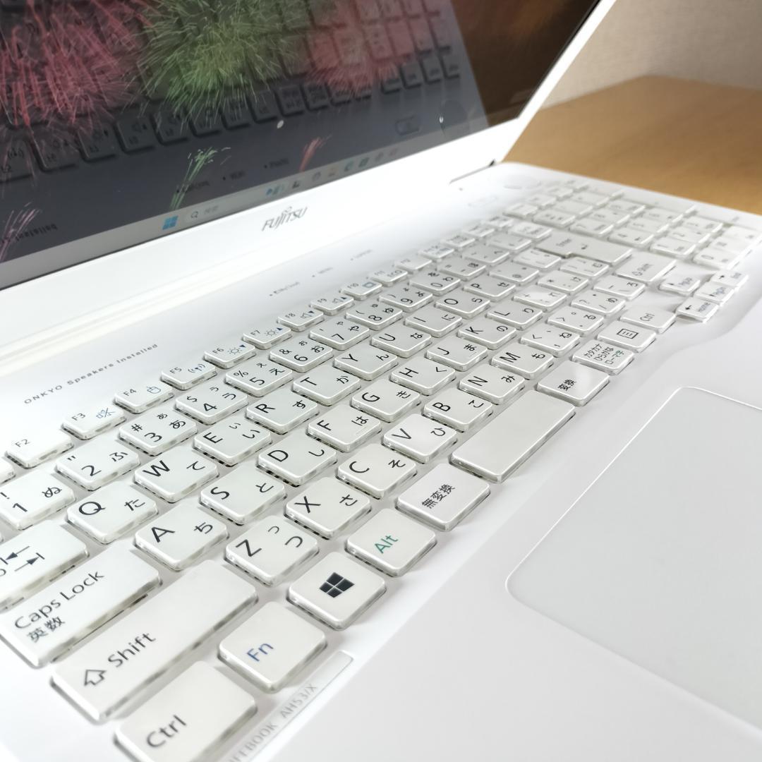 ノートPC i7 メモリ16GB Windows11 SSD 富士通 DVD 白