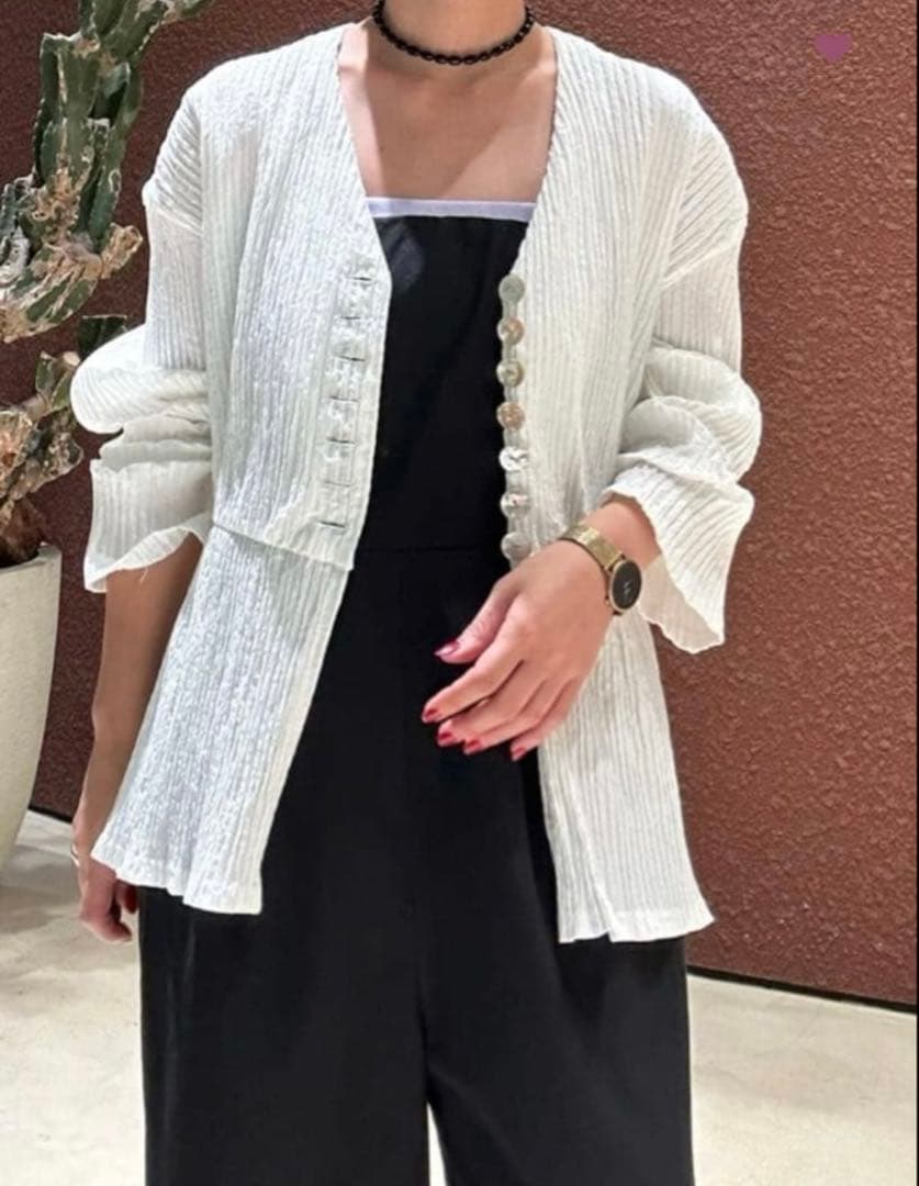 美品　roku ホワイトVネックボタンシャツ 37400円