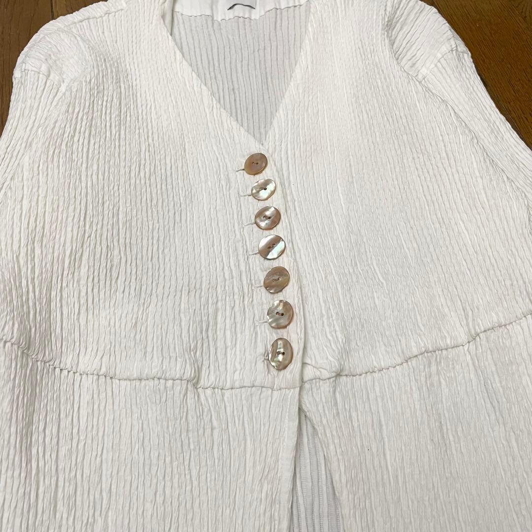 美品　roku ホワイトVネックボタンシャツ 37400円