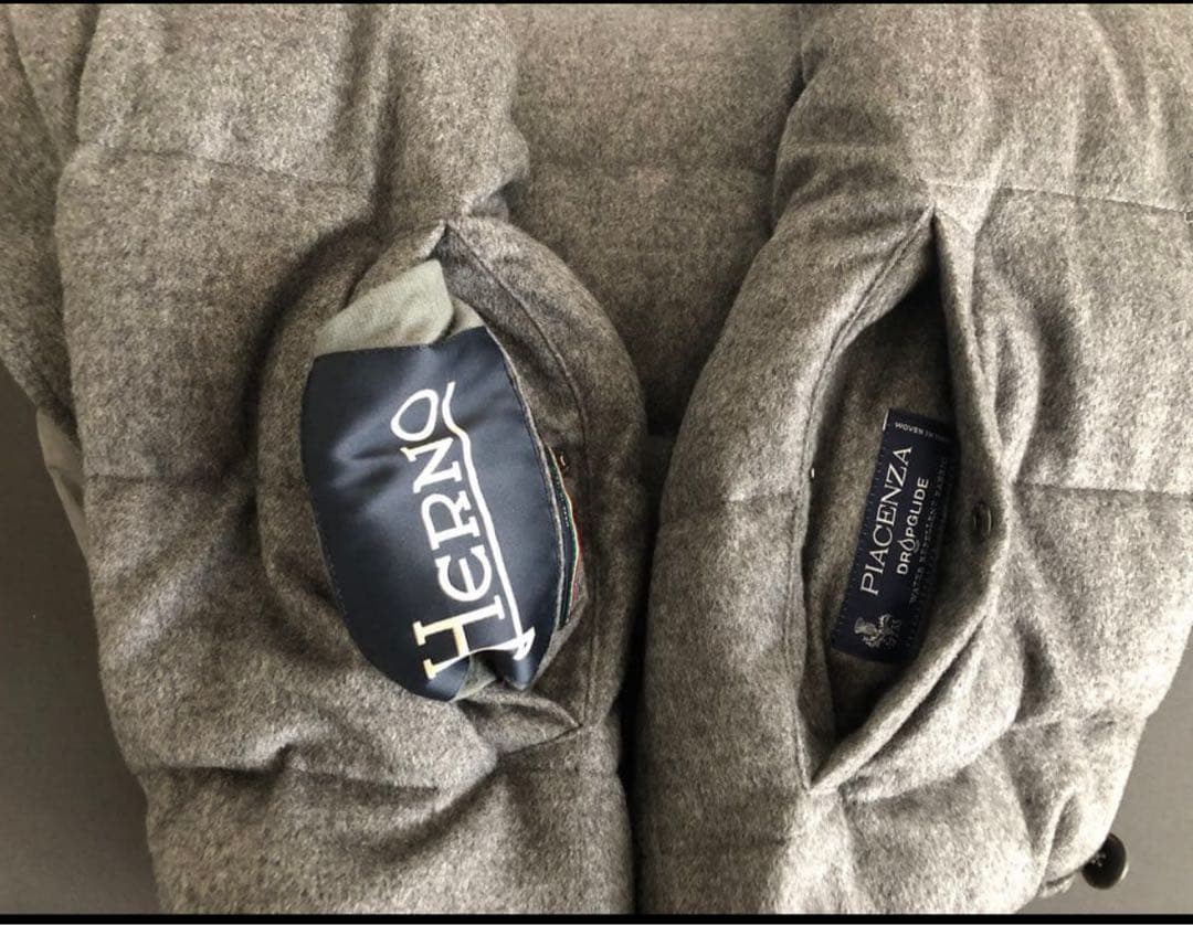 HERNO リバーシブルベストシルクカシミア (PIACENZA)未使用に近い