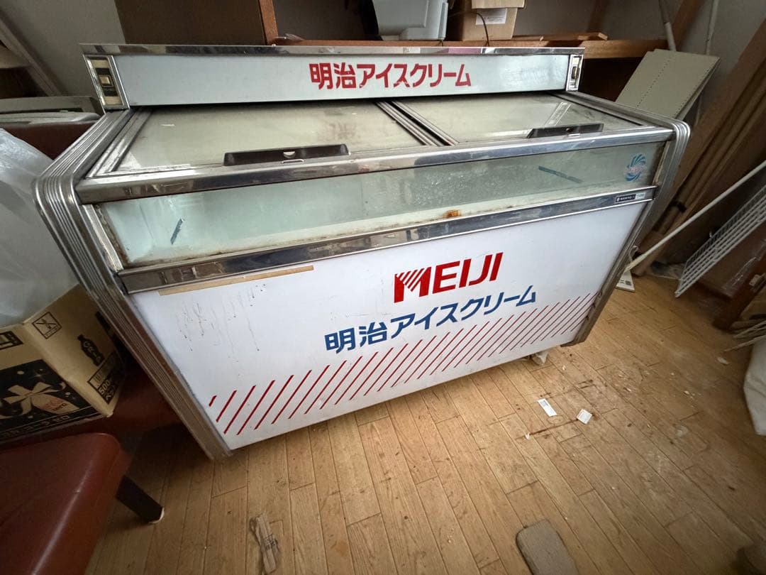 明治アイスクリーム.冷凍庫