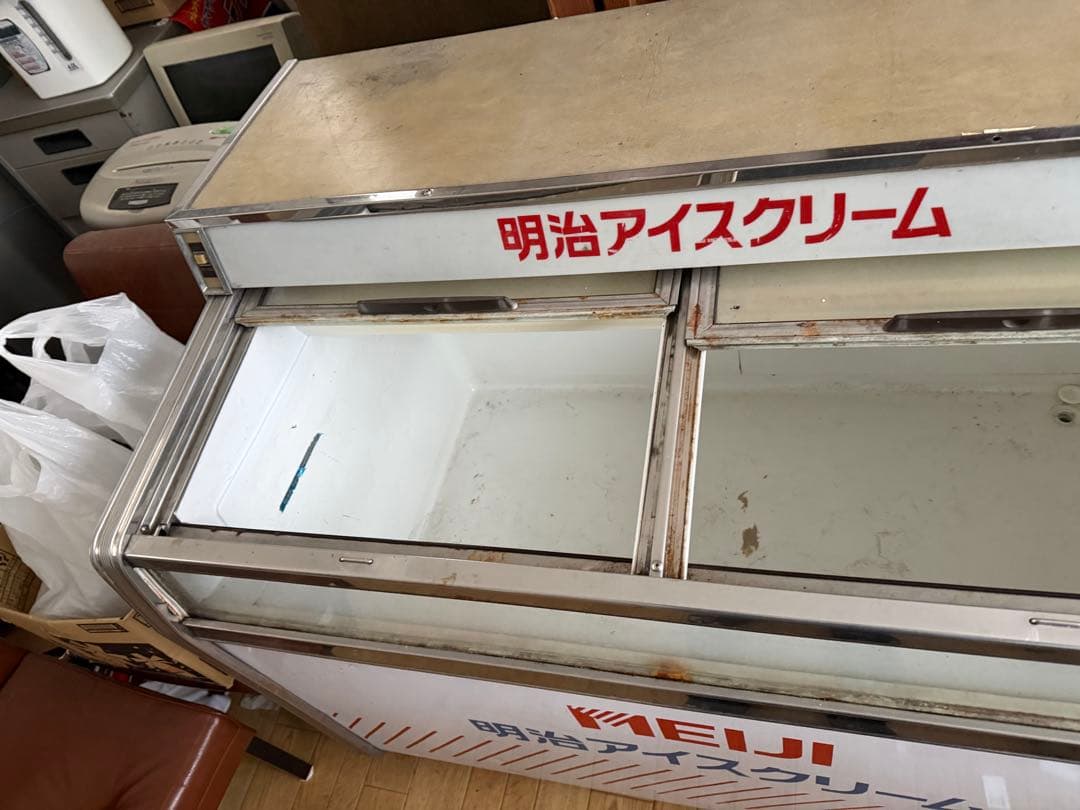 明治アイスクリーム.冷凍庫