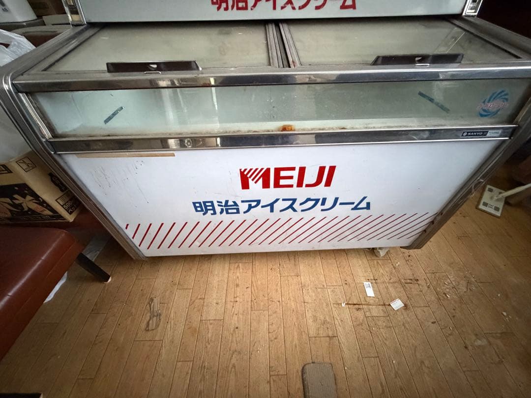 明治アイスクリーム.冷凍庫