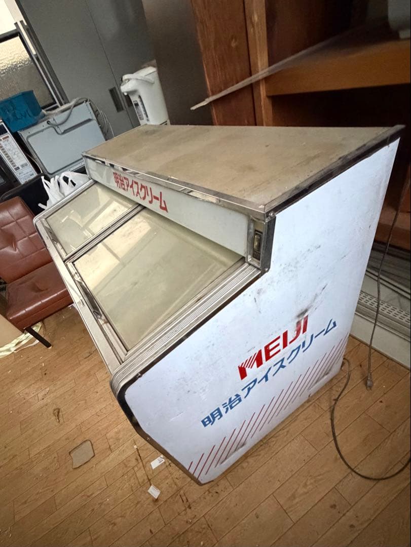 明治アイスクリーム.冷凍庫