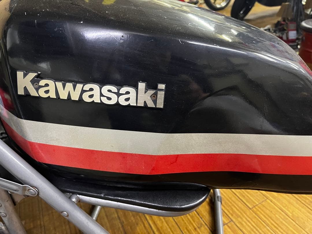kawasaki Z750GP タンク 初期カラー？