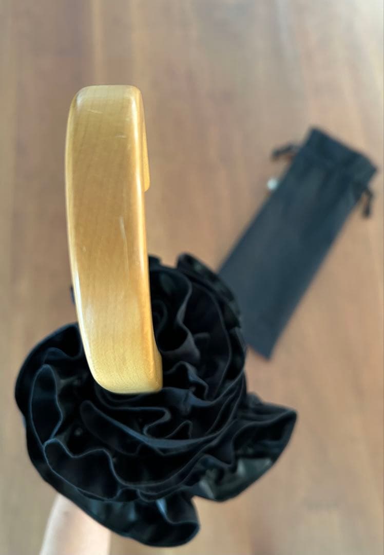 【サンバリア100】折り畳み日傘　2段折　フリル　黒　収納袋付き