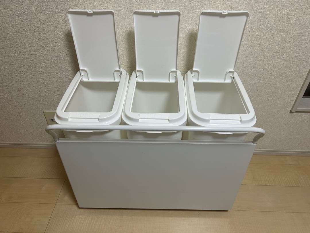 ニトリ　ゴミ箱　キャスター付きラック　全てセットです