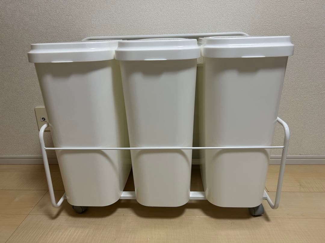 ニトリ　ゴミ箱　キャスター付きラック　全てセットです
