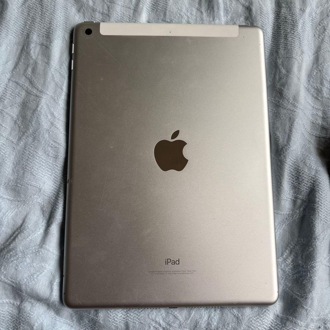 iPad 第6世代 32GB シルバー Wi-Fi+Cellular