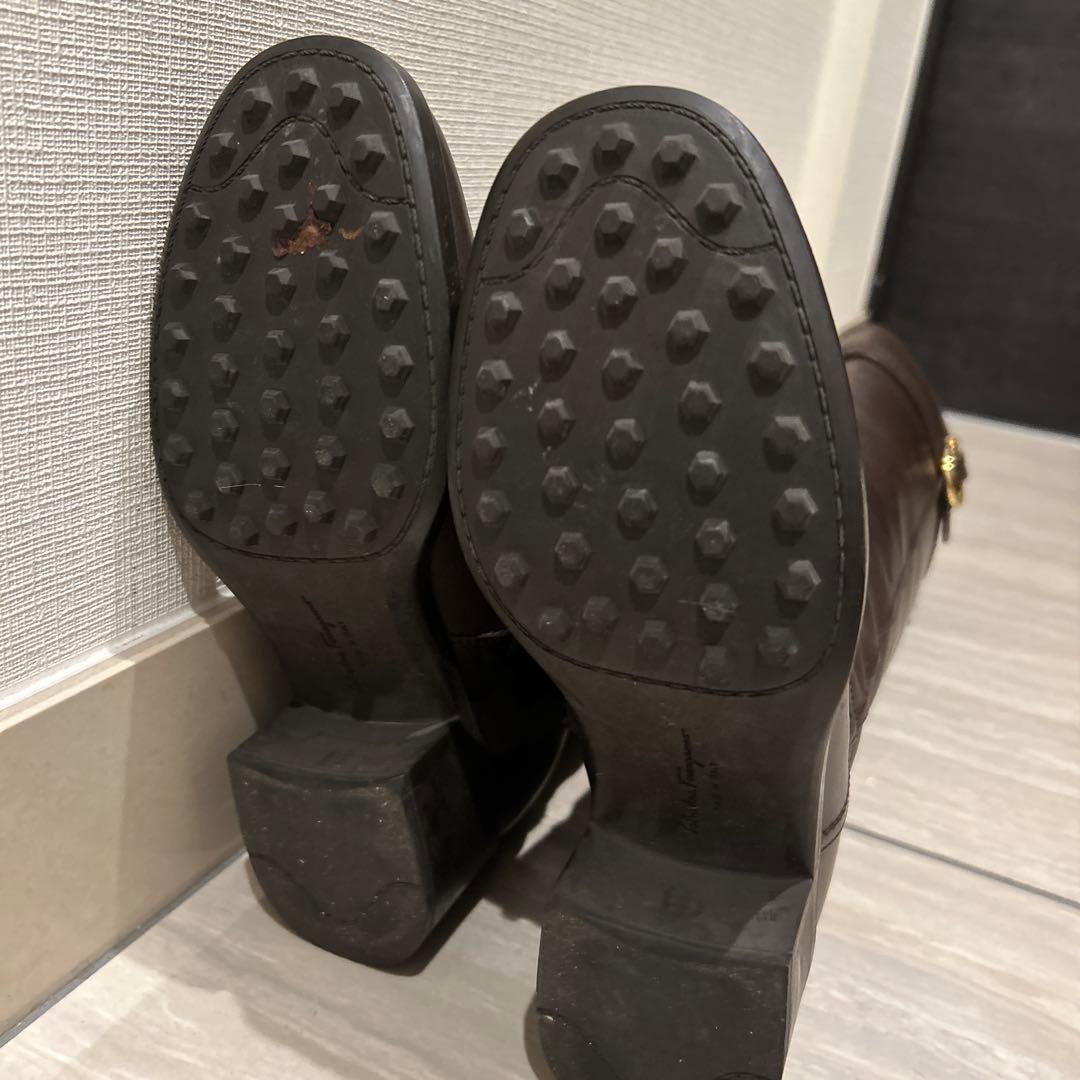 『フェラガモ」　ダークブラウンロングブーツ 購入時の箱、靴収納袋付き