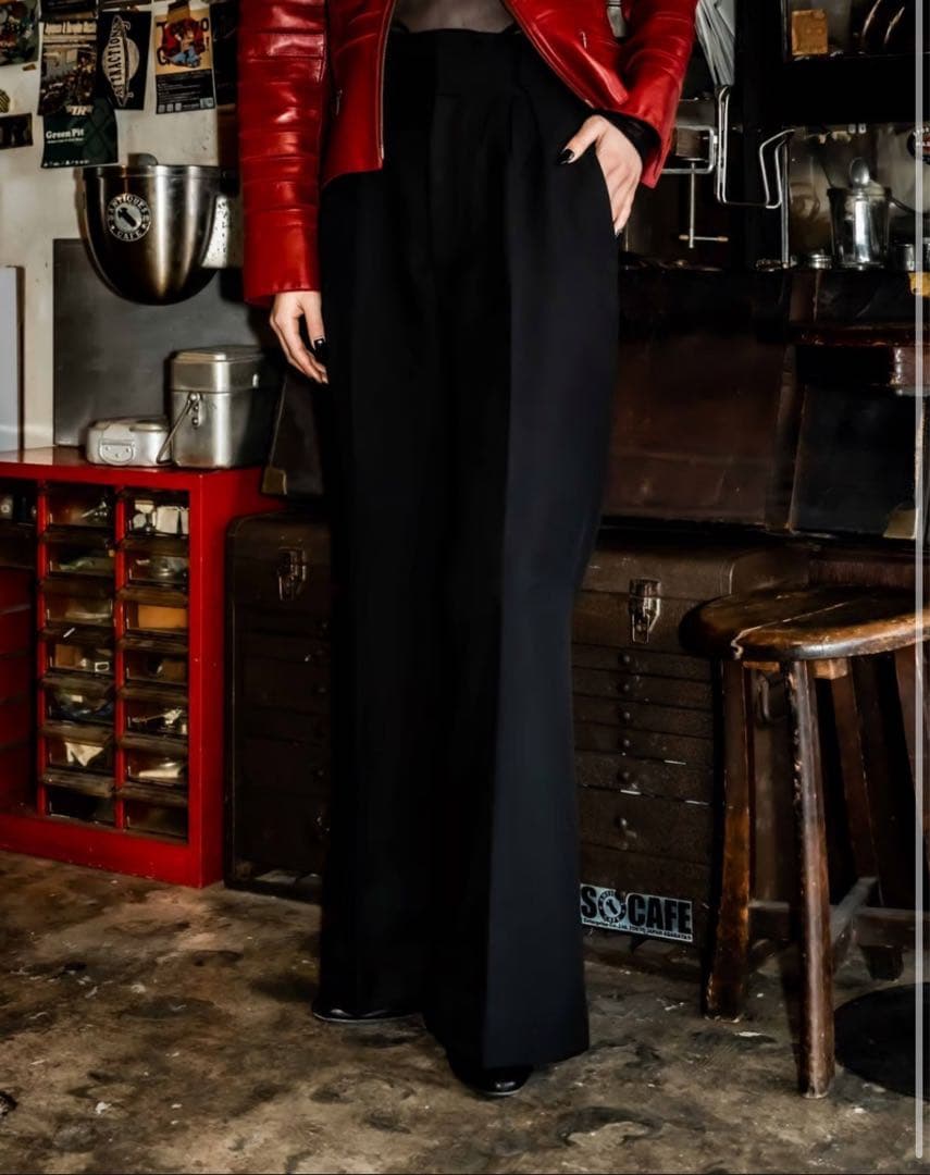 スーツ shikitari mega flare slacks