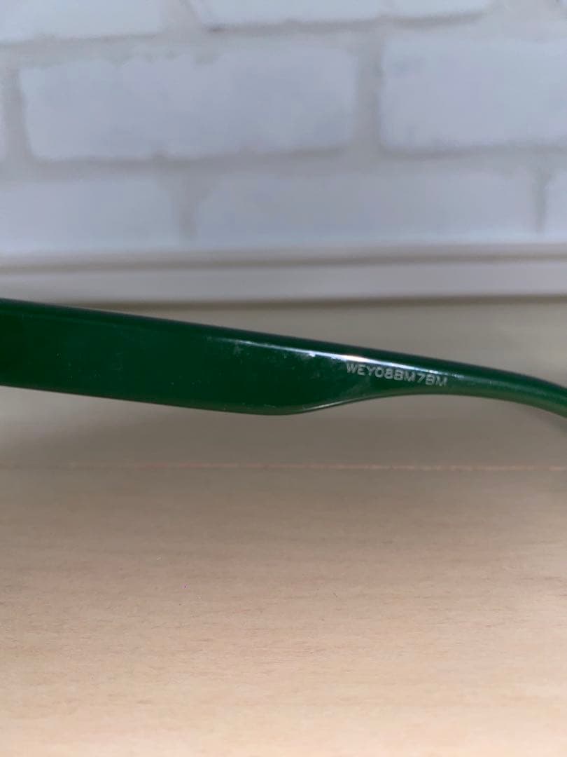 GUCCI ブラックサングラス GGロゴ付き