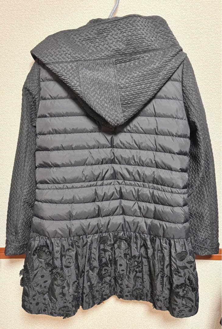 新品　未使用　エスカーダ　アウター　ブラック