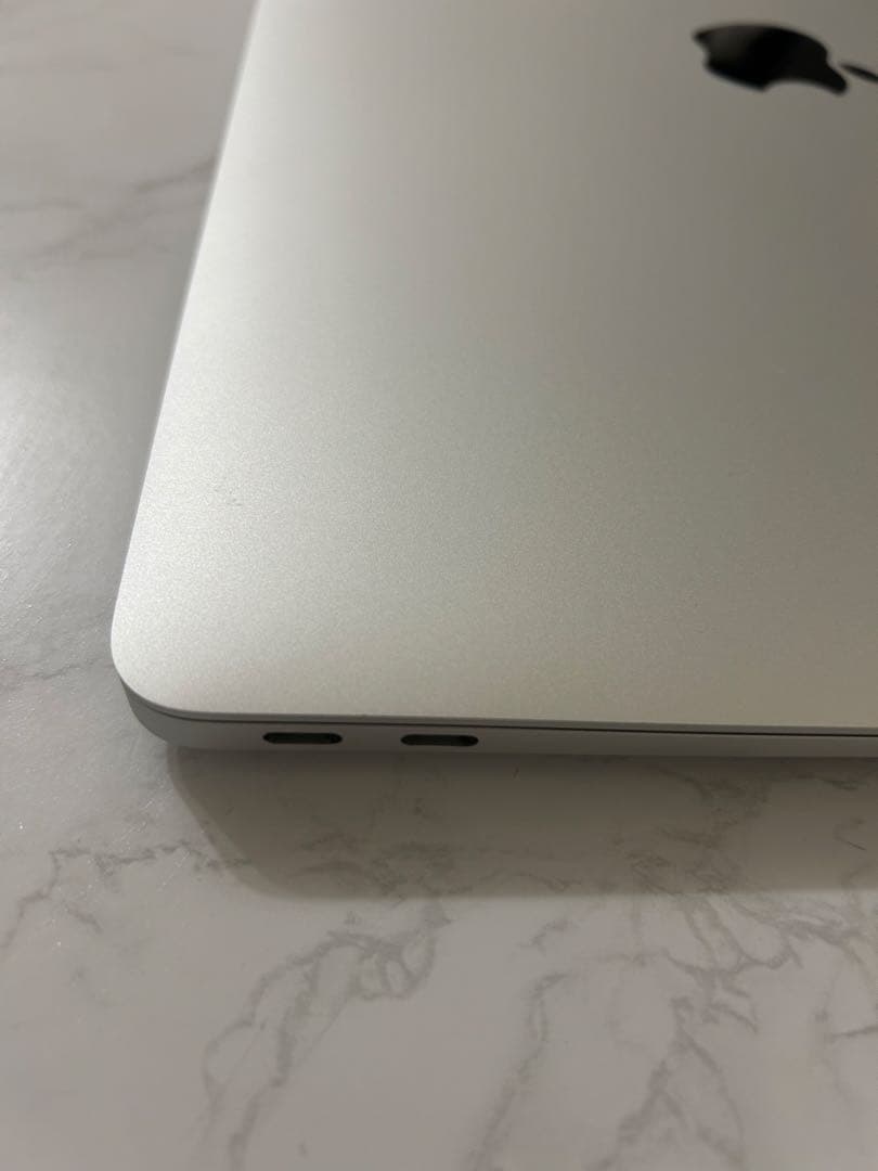 MacBook本体 MacBook Air M1 / 16GB / 512GB