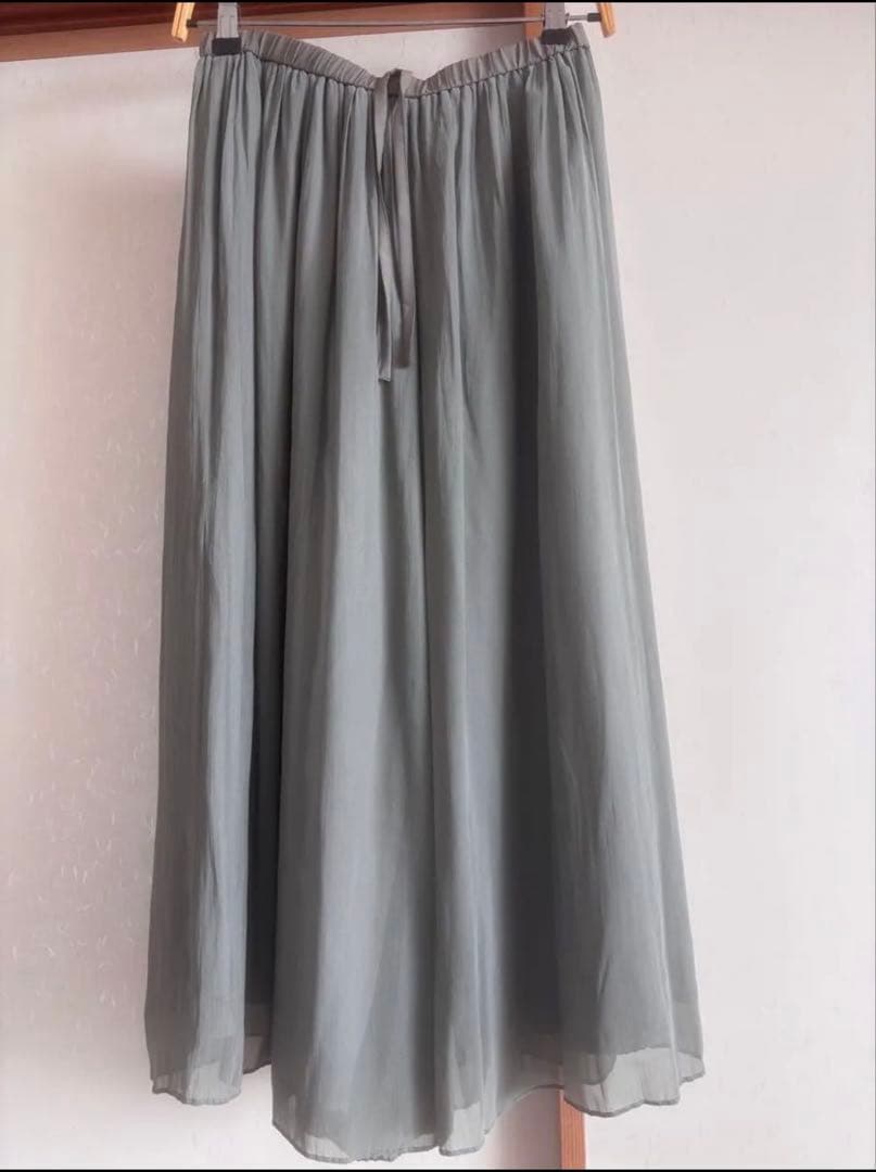 未使用　ビアズリー シワシフォンギャザーパンツ　カーキ　サイズ　1号