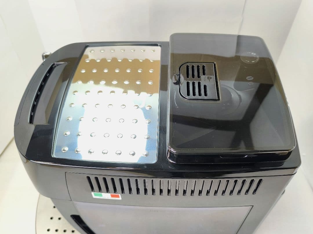 デロンギ　コンパクト全自動コーヒーマシンマグニフィカS ECAM22112B