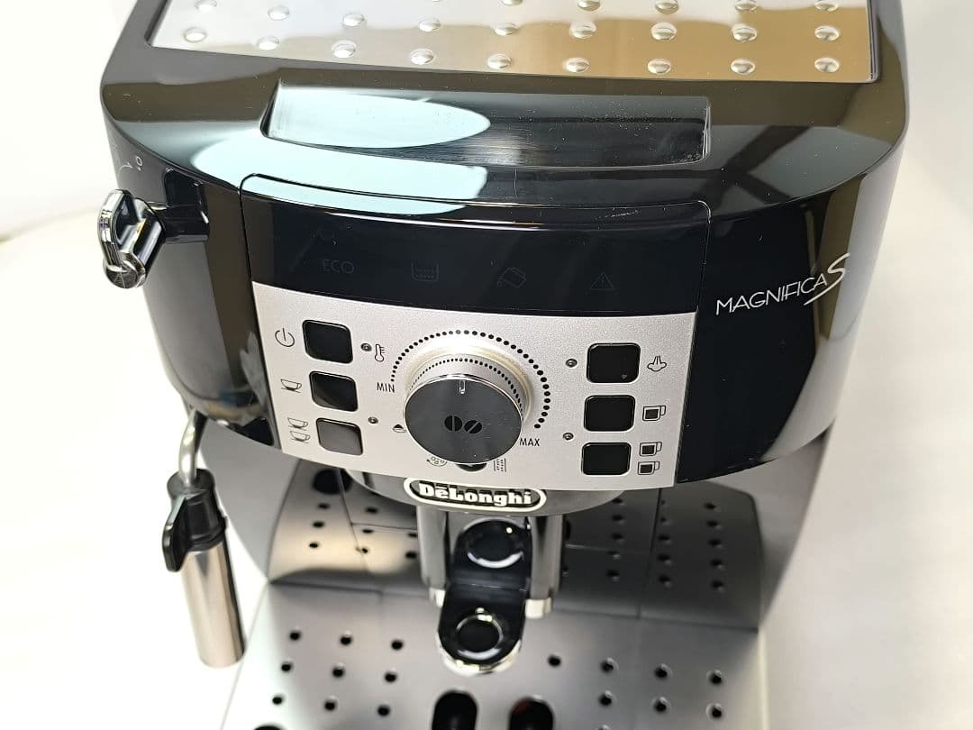 デロンギ　コンパクト全自動コーヒーマシンマグニフィカS ECAM22112B