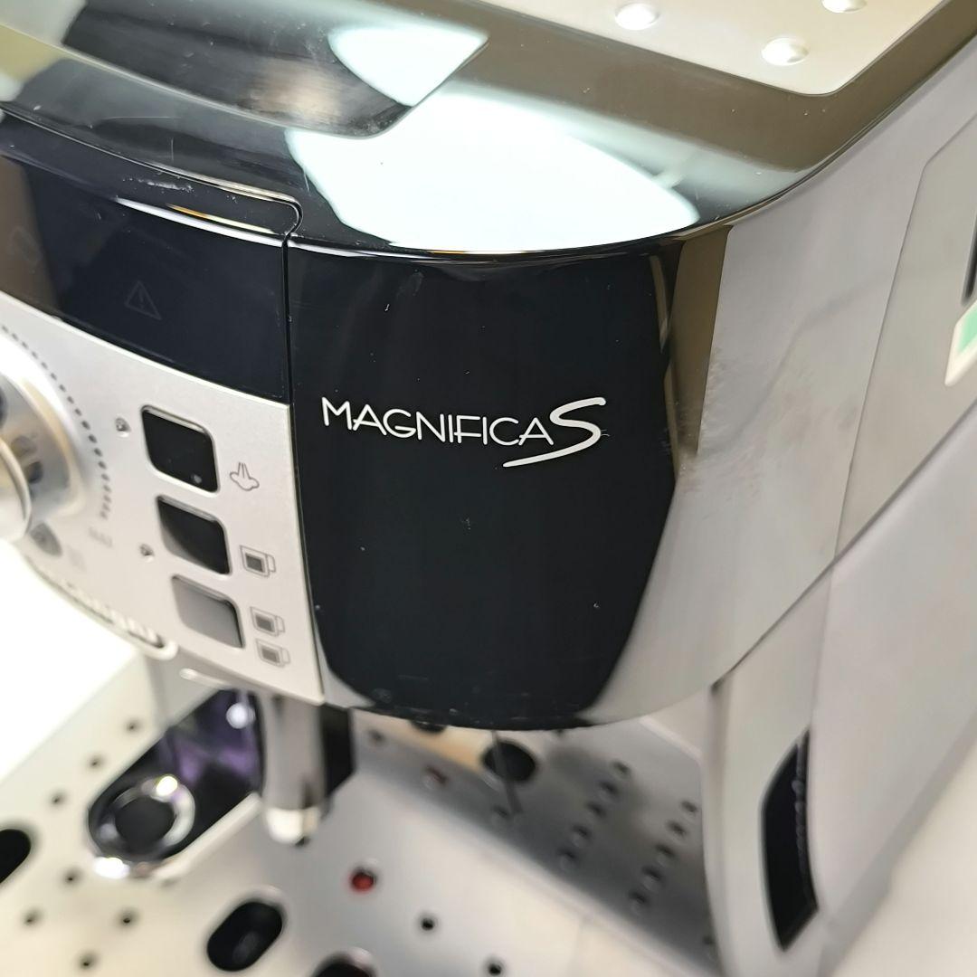 デロンギ　コンパクト全自動コーヒーマシンマグニフィカS ECAM22112B