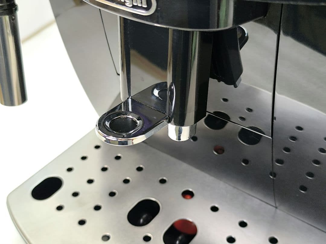 デロンギ　コンパクト全自動コーヒーマシンマグニフィカS ECAM22112B