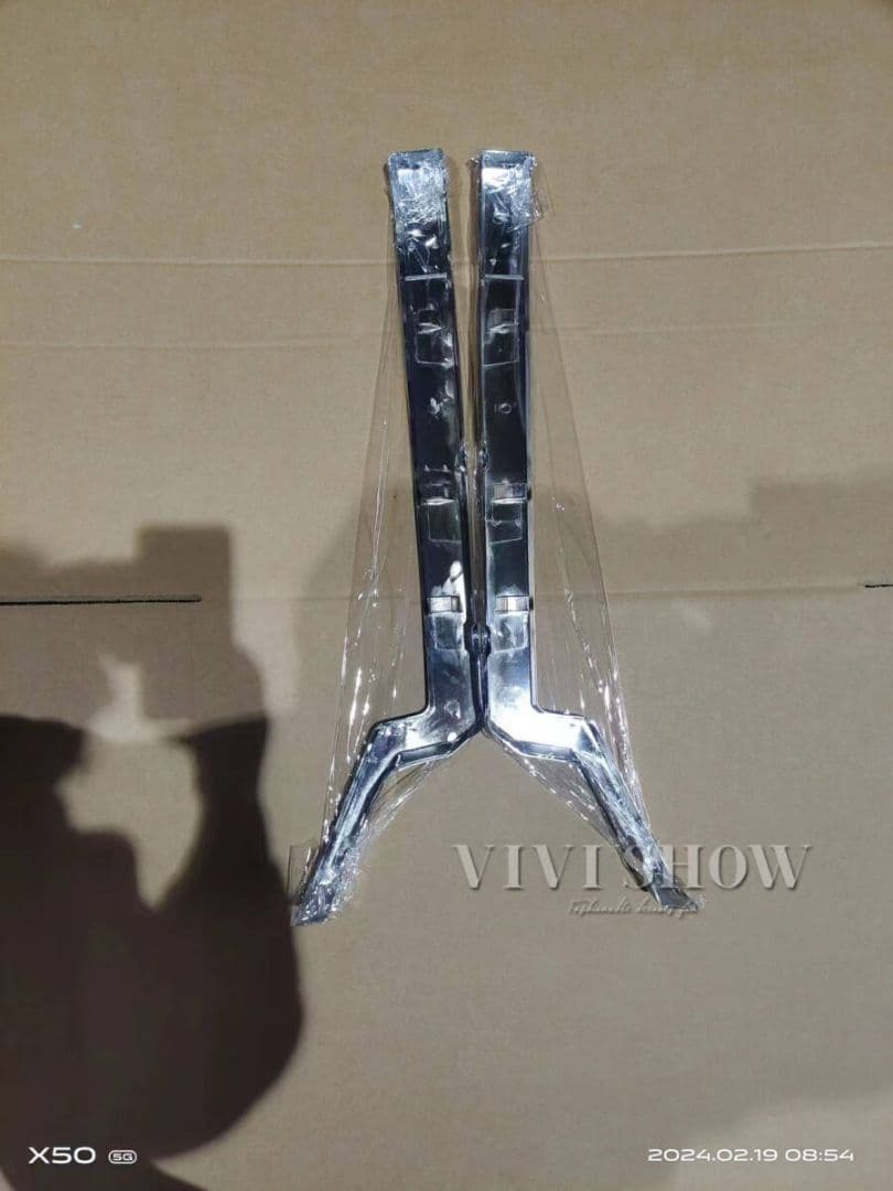 新品即納 UD 17クオン メッキ バンパーエンドカバー 左右セット デコトラ