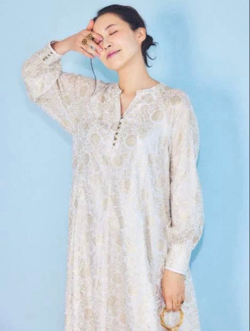 【新品タグ付】ヌキテパ ゴールド箔プリント コットンボイル ワンピース M 白