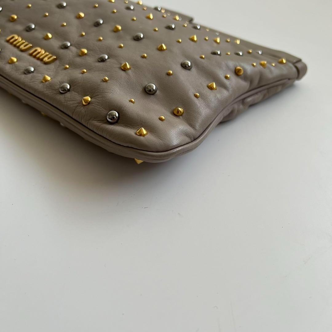 バッグ MIU MIU LEATHER STUDS FRAME CLUTCH BAG