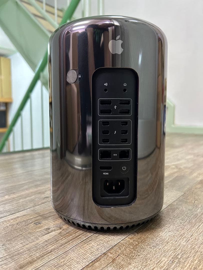 MacPro2013 / 4コア / 32GB / 250GB/ D300