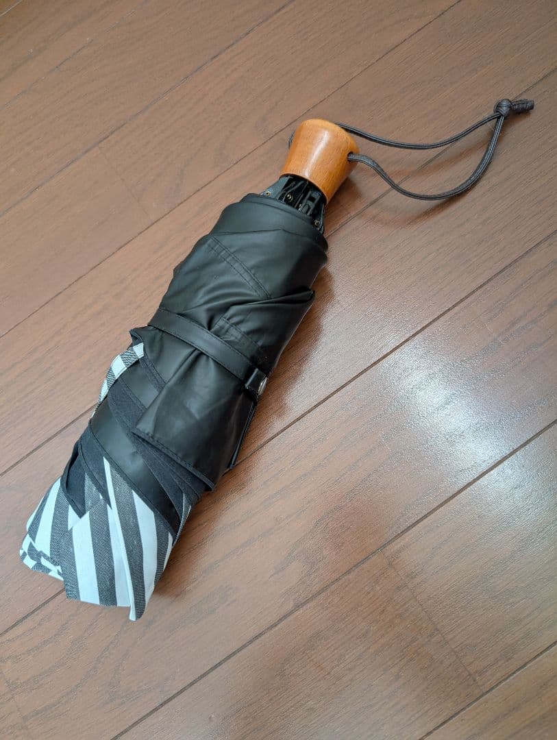 SUN BARRIER 100│折りたたみ日傘 ３段折 / 白黒ストライプ