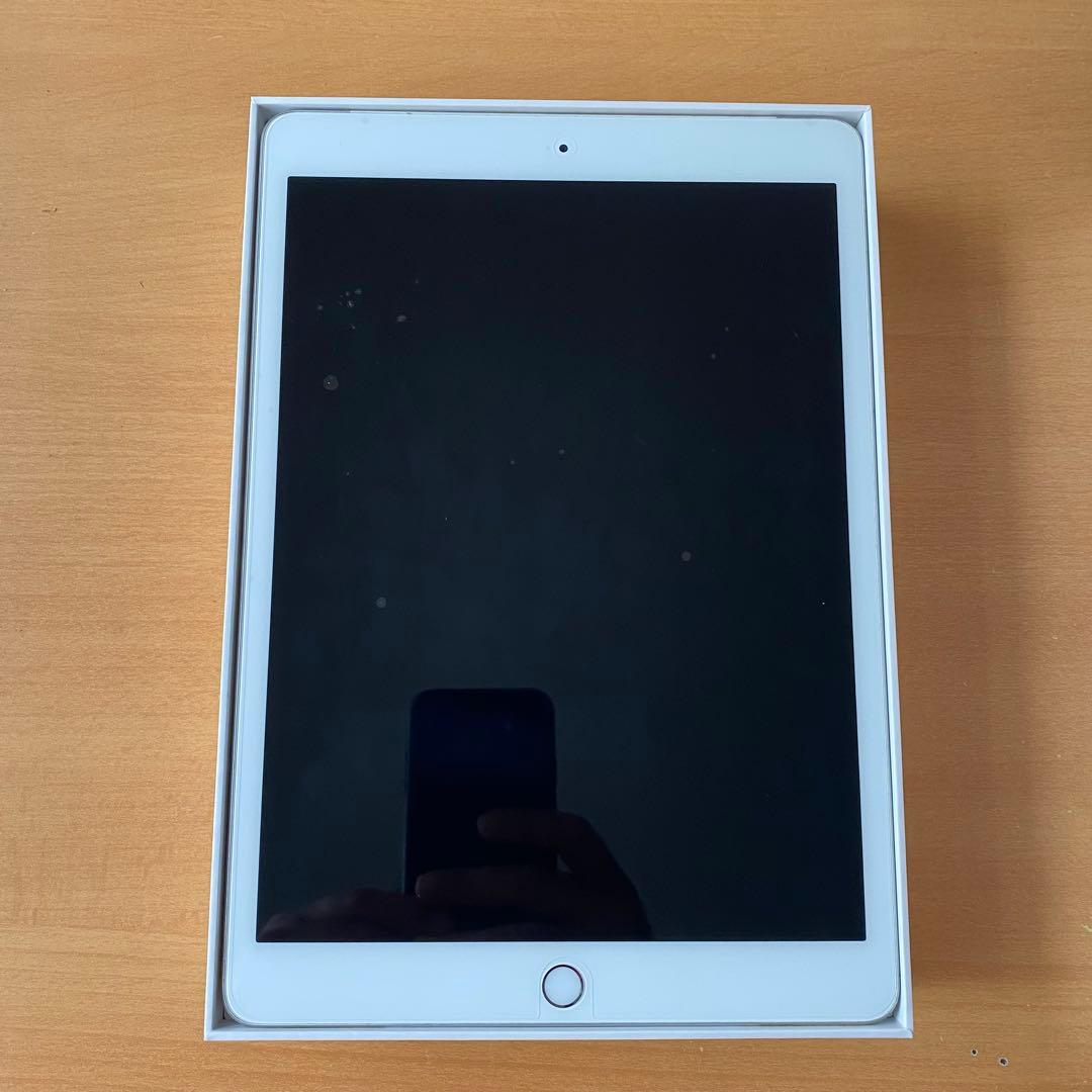 Apple iPad 8世代、Wi-Fi、cellular、32GB ケース