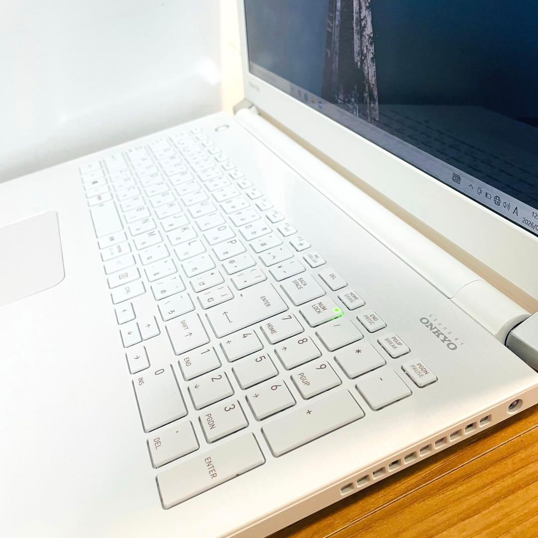 美麗設定済すぐ使えるホワイトメモリ8ギガSSD256ギガカメラWin11オフィス