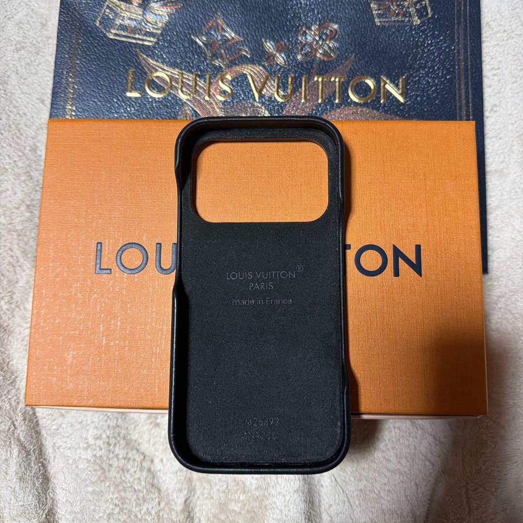 Louis Vuitton iPhone17Proバンパー