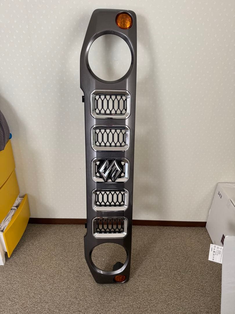 ジムニーノマド　新車外しグリル