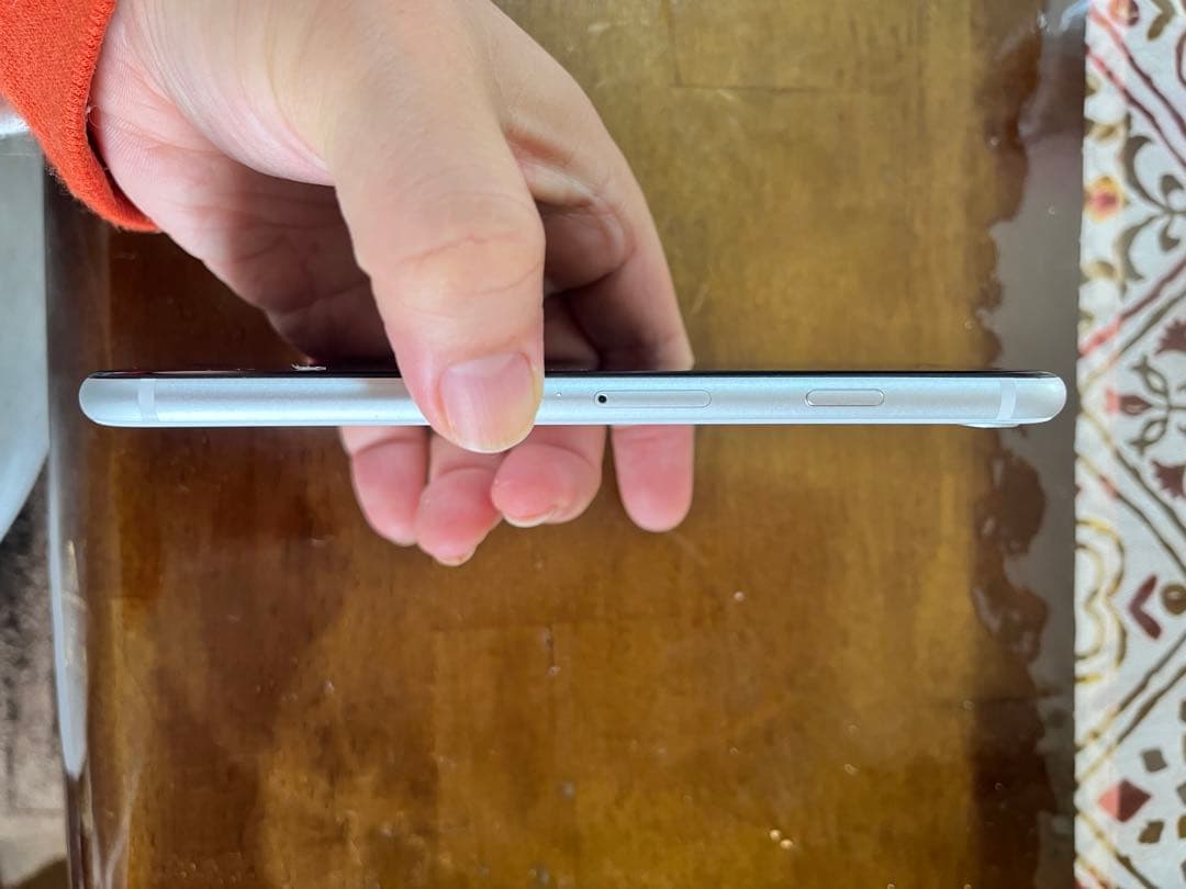 iPhone SE 第2世代 128GB 水没 ジャンク 起動OK 画面不良