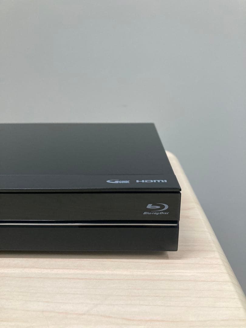 めっちゃ綺麗　1TB3チューナー　シャープ　AQUOS BD-NT 1000