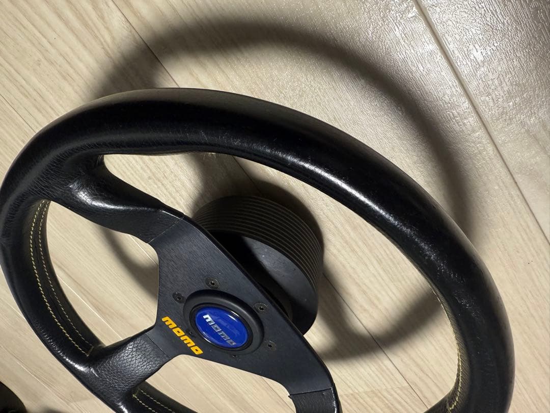 MOMO ステアリング　320mm 32π レザー ヴェローチェ？