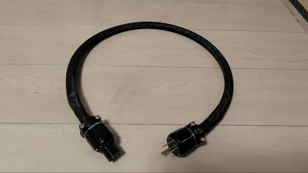 OYAIDE ケーブル FURUTECHプラグ 電源ケーブル約1mです。