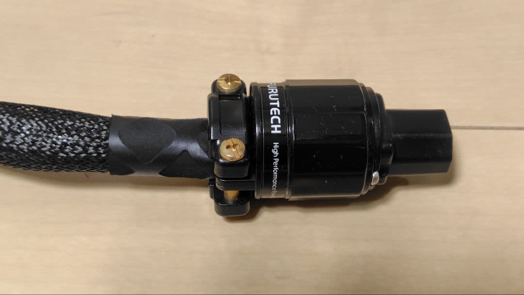 OYAIDE ケーブル FURUTECHプラグ 電源ケーブル約1mです。