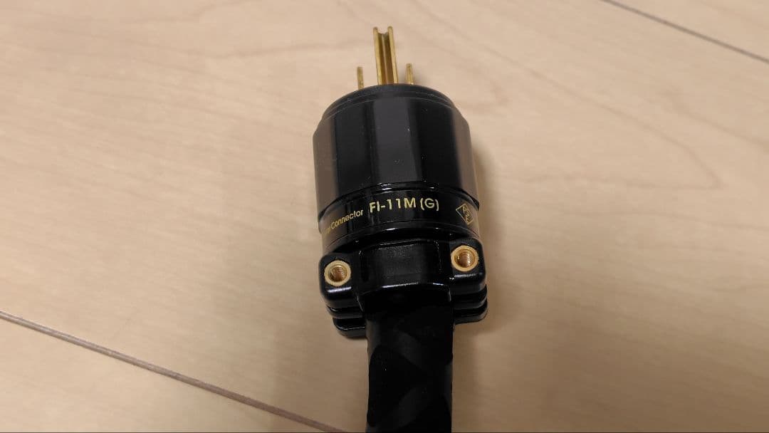 OYAIDE ケーブル FURUTECHプラグ 電源ケーブル約1mです。