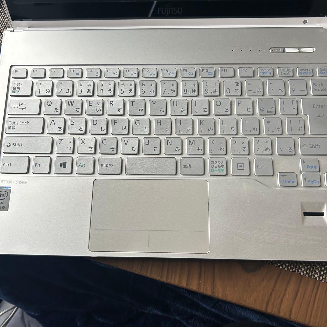 富士通ノートPC LIFEBOOK 白　初期化済　メモリ増設　SSD換装