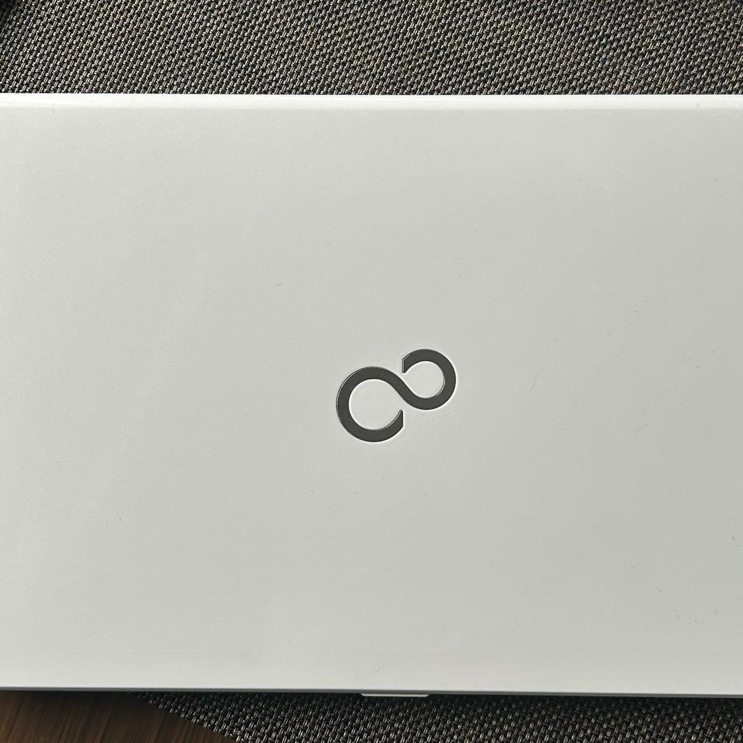 富士通ノートPC LIFEBOOK 白　初期化済　メモリ増設　SSD換装